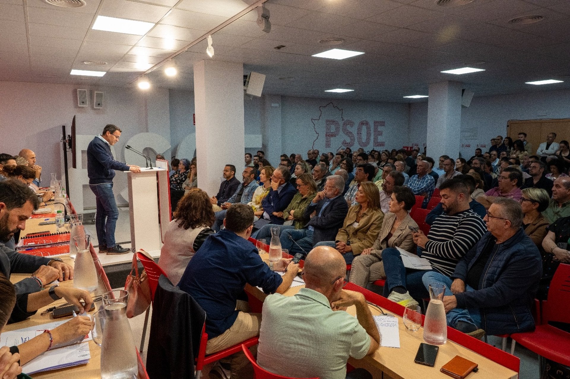 El Comité Regional del PSOE ratifica por unanimidad la candidatura de Gallardo para salir "a ganar" el 21D El Comité Regional del PSOE ratifica por unanimidad la candidatura de Gallardo para salir "a ganar" el 21D