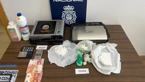 Cocaína, dinero y productos químicos que estaban en posesión de la banda Cocaína, dinero y productos químicos que estaban en posesión de la banda