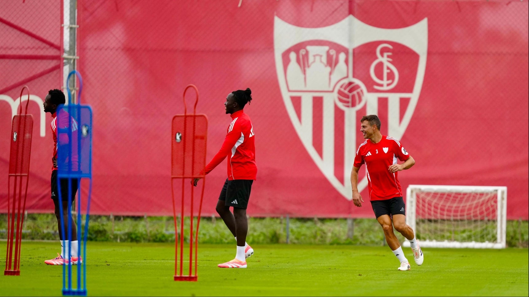 El Sevilla recupera a Mendy, Azpilicueta y Nianzou El Sevilla recupera a Mendy, Azpilicueta y Nianzou