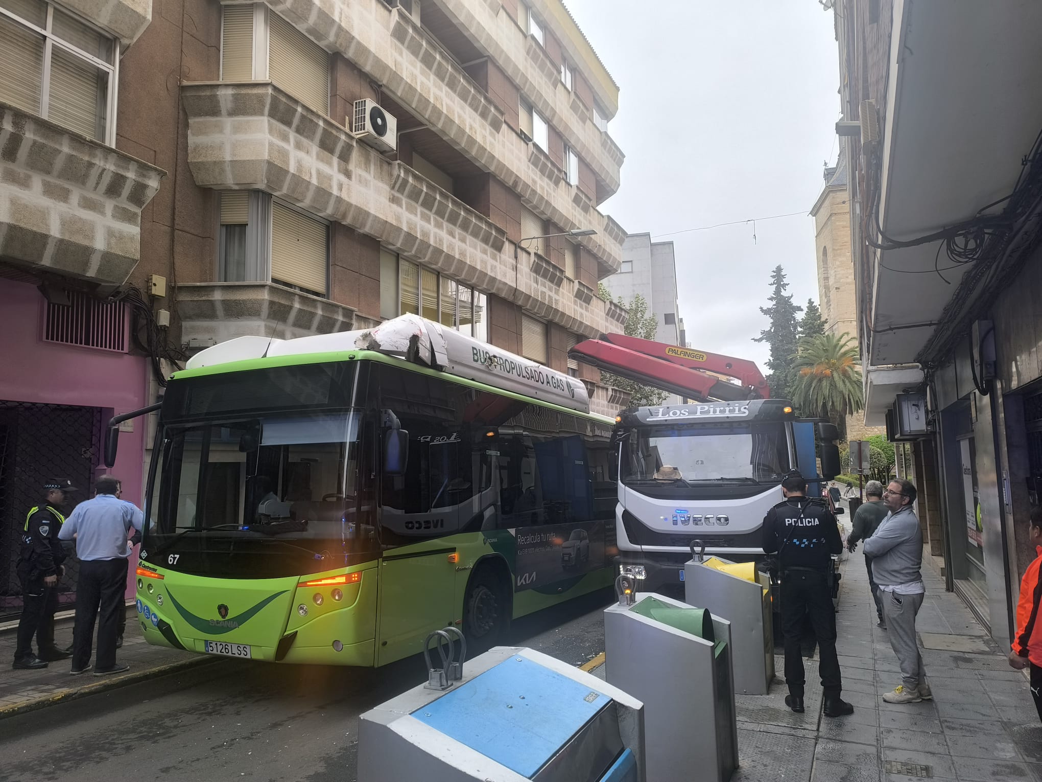Un autobús queda averiado en la calle Ruiz Morote de Ciudad Real tras un escape de gas Un autobús queda averiado en la calle Ruiz Morote de Ciudad Real tras un escape de gas