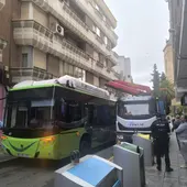 El autobús parado en la calle Ruiz Morote El autobús parado en la calle Ruiz Morote