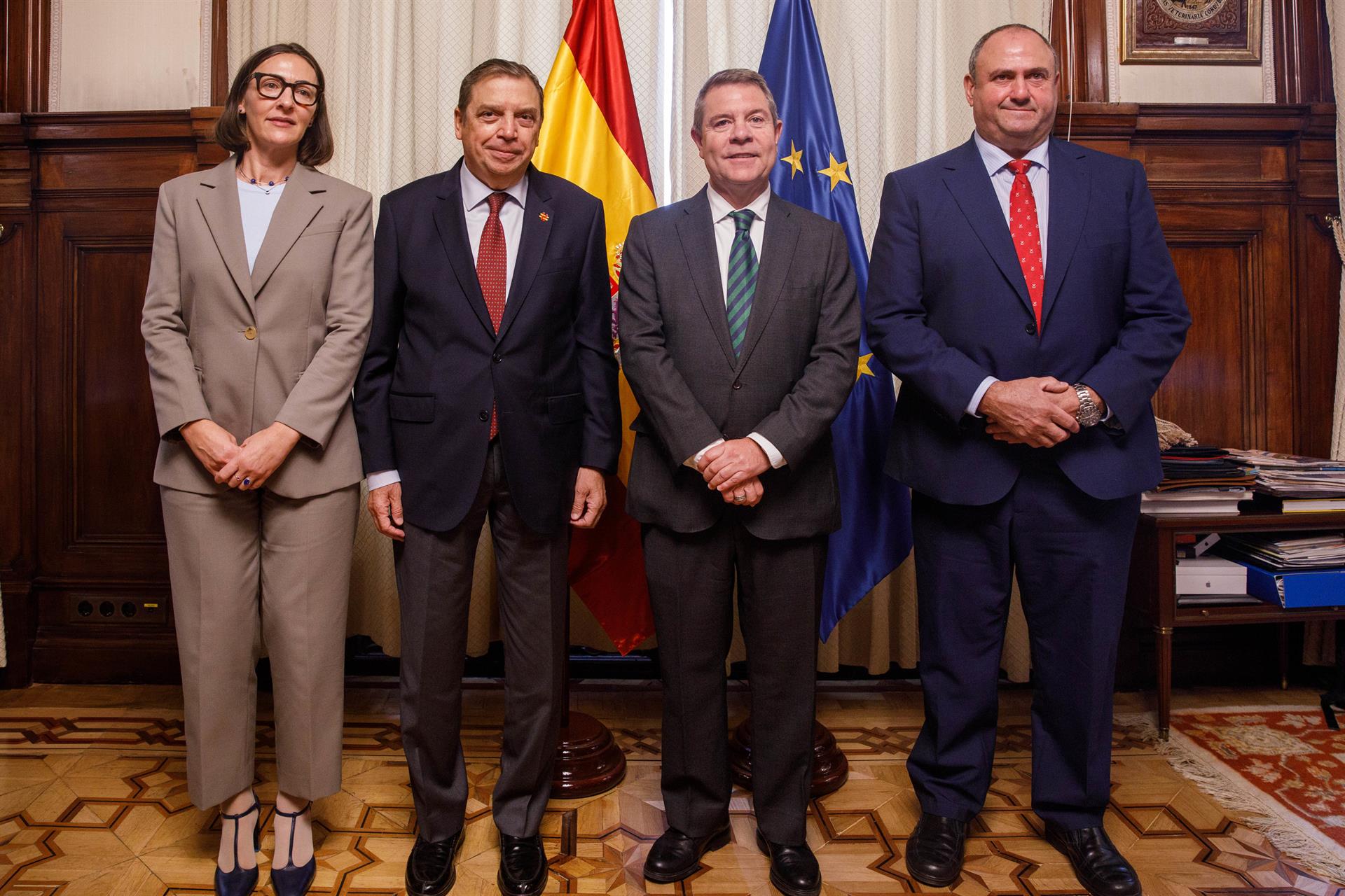 Page y Planas acuerdan defender en Europa una PAC "con fondos suficientes" para el sector Page y Planas acuerdan defender en Europa una PAC "con fondos suficientes" para el sector