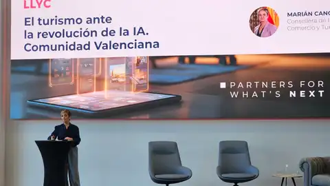 La consellera de Turismo, Marián Cano, durante la intervención en la jornada de LLYC. La consellera de Turismo, Marián Cano, durante la intervención en la jornada de LLYC.