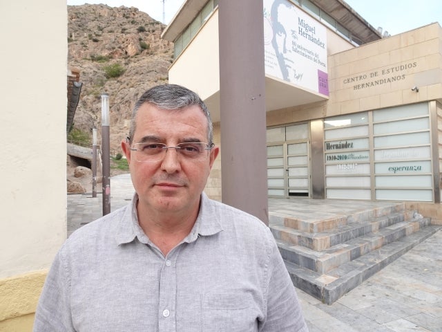 Aitor Larrabide: "Miguel Hernández es el poeta del pueblo y es el pueblo el que celebra este aniversario de su nacimiento con diversos actos" Aitor Larrabide: "Miguel Hernández es el poeta del pueblo y es el pueblo el que celebra este aniversario de su nacimiento con diversos actos"