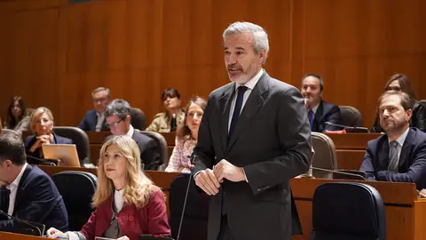 El presidente Azcón en su intervención en la sesión de control al Gobierno El presidente Azcón en su intervención en la sesión de control al Gobierno