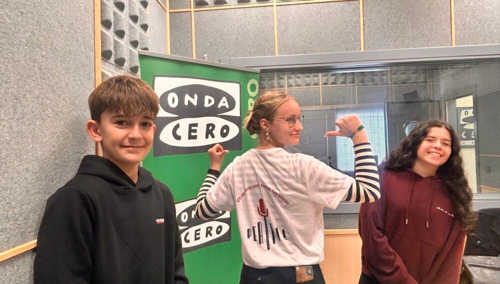 Una alumna checa del programa erasmus junto a dos compañeros del IES Alfonso VIII