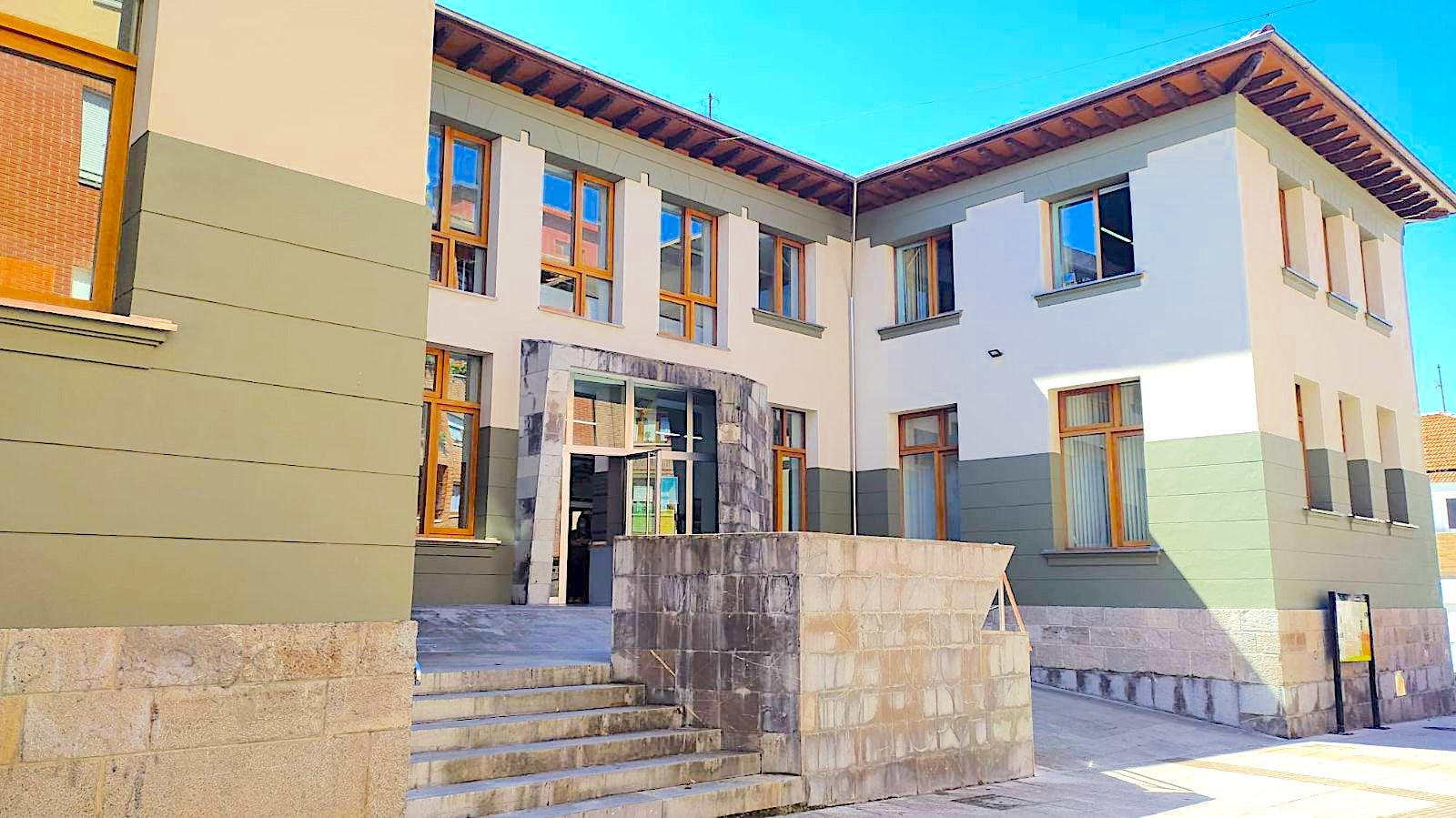 El Ayuntamiento de Parres sigue mejorando en eficiencia energética con nuevas actuaciones El Ayuntamiento de Parres sigue mejorando en eficiencia energética con nuevas actuaciones