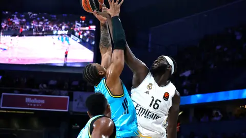 El Real Madrid arrasa al campeón y el Valencia tumba al Dubai El Real Madrid arrasa al campeón y el Valencia tumba al Dubai