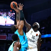 El Real Madrid arrasa al campeón y el Valencia tumba al Dubai El Real Madrid arrasa al campeón y el Valencia tumba al Dubai