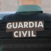 Un agente de la Guardia Civil, de espaldas. - GUARDIA CIVIL - Archivo Un agente de la Guardia Civil, de espaldas. - GUARDIA CIVIL - Archivo