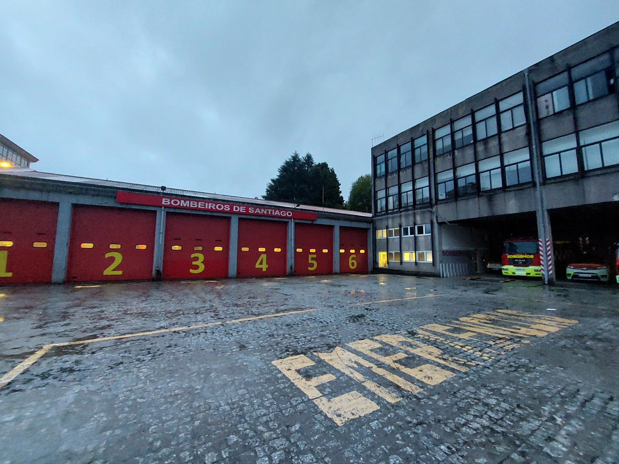 La Xunta insta a la alcaldesa de Santiago a "solucionar cuanto antes" la situación de los efectivos de bomberos La Xunta insta a la alcaldesa de Santiago a "solucionar cuanto antes" la situación de los efectivos de bomberos