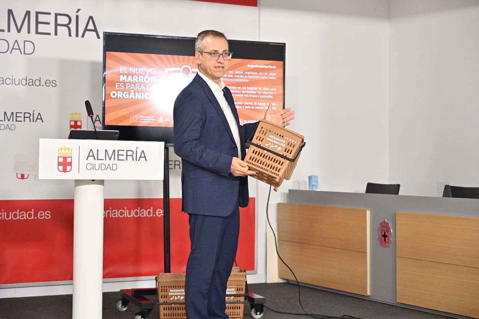 El Ayuntamiento de Almería lanza una nueva fase de la campaña ‘El nuevo marrón es para la orgánica’ El Ayuntamiento de Almería lanza una nueva fase de la campaña ‘El nuevo marrón es para la orgánica’