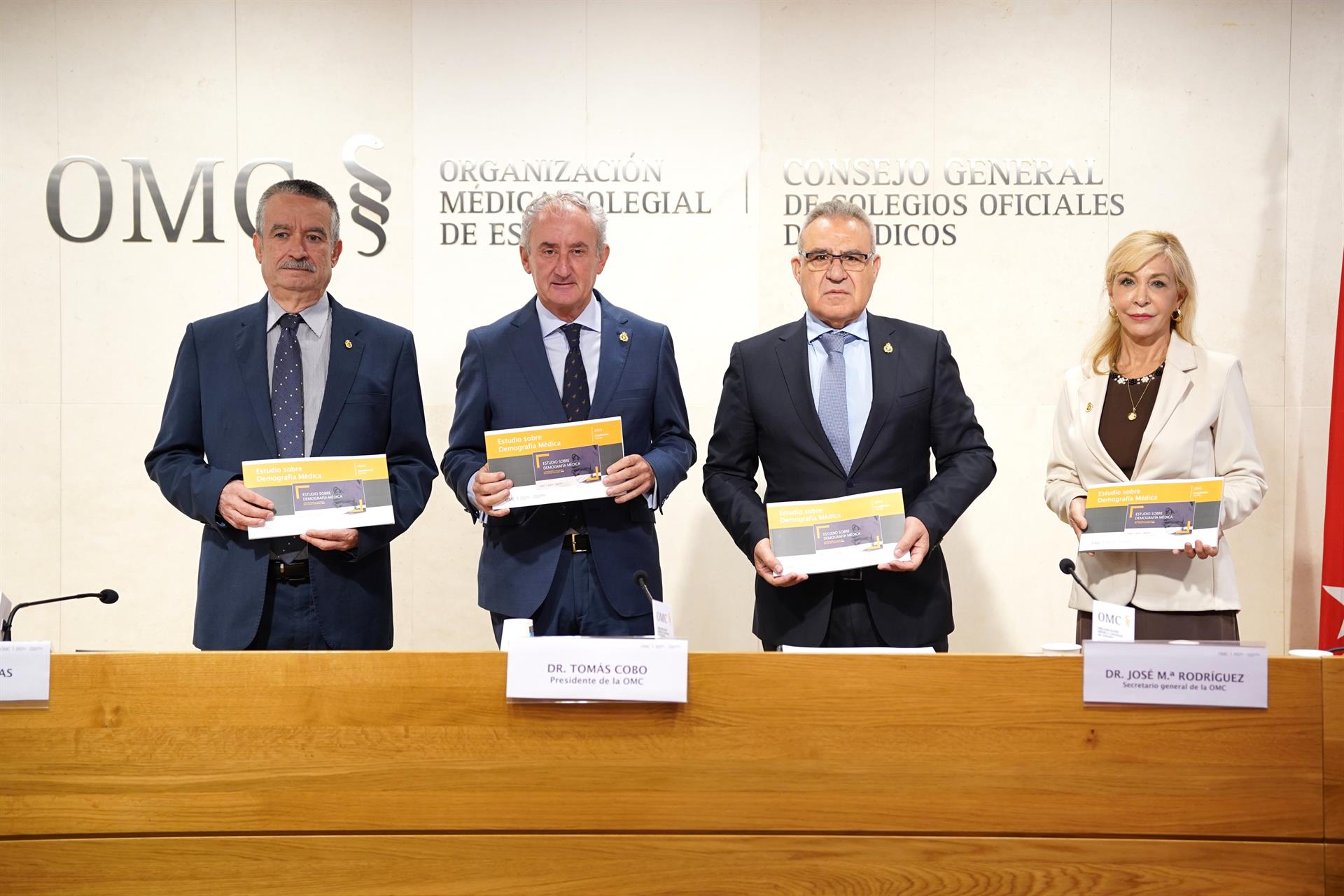 Extremadura registra una tasa de 569 médicos en activo por cada 100.000 habitantes, uno más que la media nacional Extremadura registra una tasa de 569 médicos en activo por cada 100.000 habitantes, uno más que la media nacional