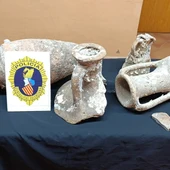 La Policía de la Generalitat recupera en Elche y Santa Pola tres ánforas procedentes de yacimientos subacuáticos. La Policía de la Generalitat recupera en Elche y Santa Pola tres ánforas procedentes de yacimientos subacuáticos.