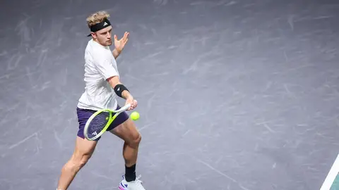 Davidovich no puede con Zverev en octavos de París Davidovich no puede con Zverev en octavos de París