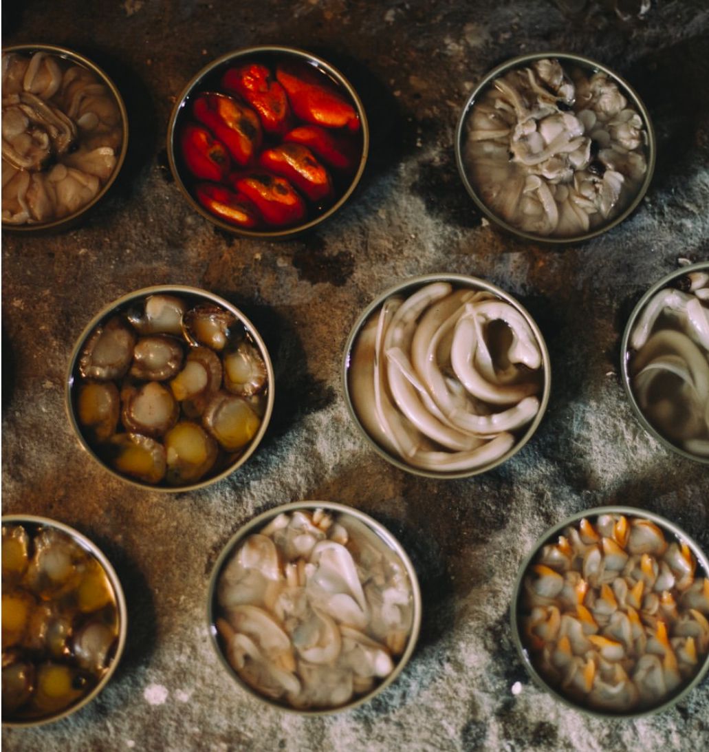 Roi Lojo: "Aquí sigue siendo el arte de las manos, el arte de limpiar y de cocinar a mano" Roi Lojo: "Aquí sigue siendo el arte de las manos, el arte de limpiar y de cocinar a mano"