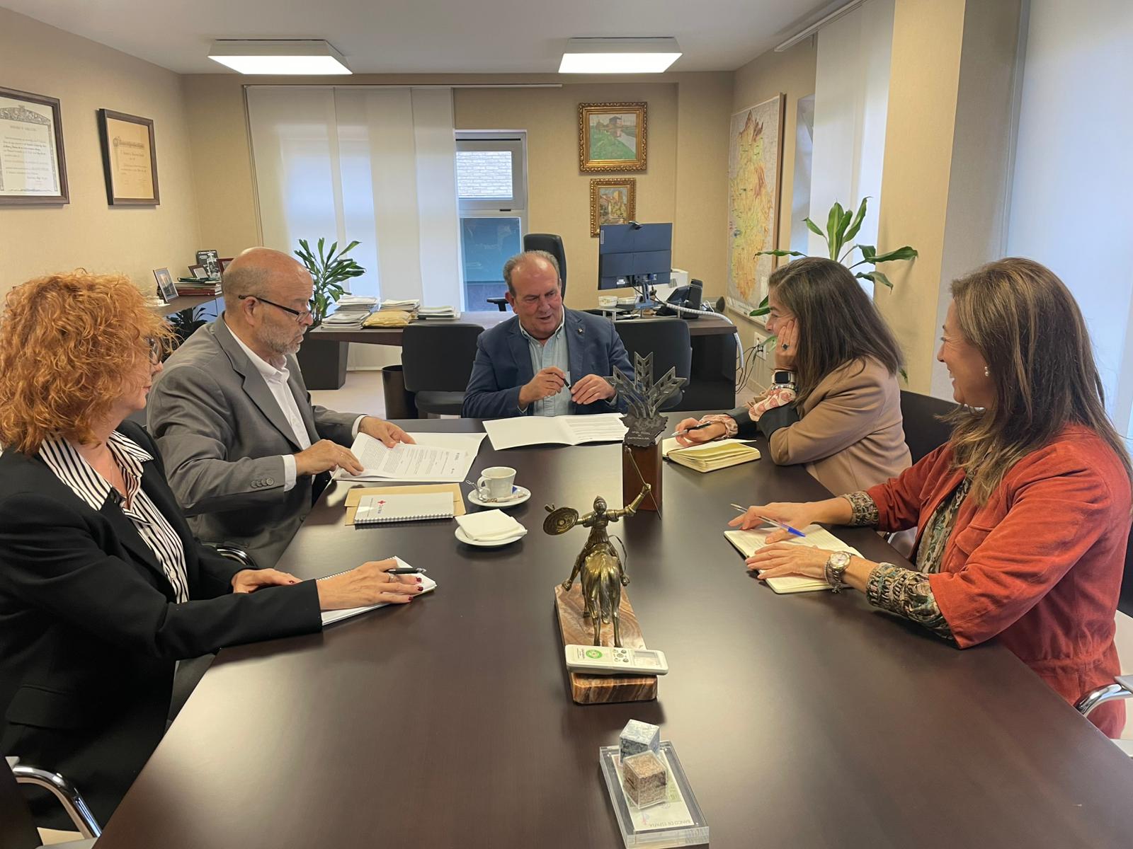 Caja Rural de Extremadura renueva su convenio de colaboración con Cruz Roja Caja Rural de Extremadura renueva su convenio de colaboración con Cruz Roja