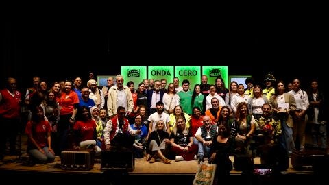 Homenaje a los voluntarios de la dana, en el programa especial de M&aacute;s de uno desde Paiporta.