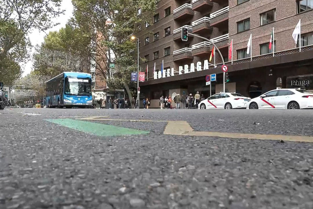Secuestro exprés en Carabanchel: tres coches embisten a otro, lo tirotean y se llevan al conductor Secuestro exprés en Carabanchel: tres coches embisten a otro, lo tirotean y se llevan al conductor
