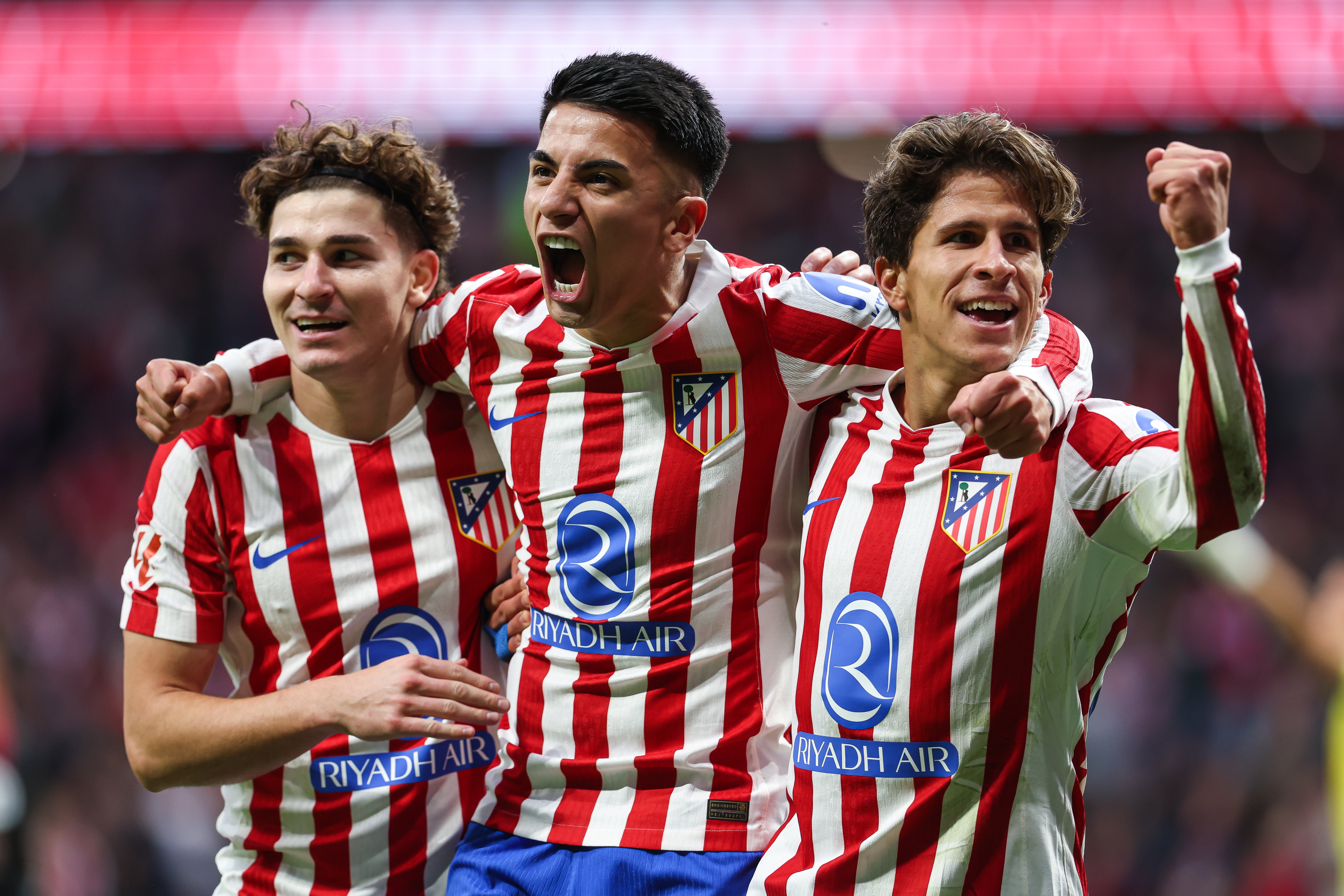 El Atlético de Madrid se impone al Sevilla con goles de Julián, Almada y Griezmann (3-0) El Atlético de Madrid se impone al Sevilla con goles de Julián, Almada y Griezmann (3-0)