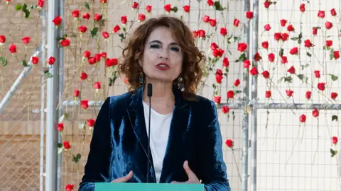 La vicepresidenta primera y ministra de Hacienda, María Jesús Montero, durante un acto Montero critica que el PP intente "banalizar" las consecuencias de los cribados de cáncer