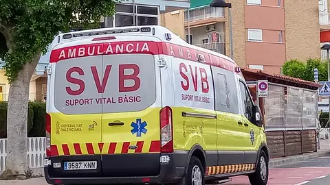 Cinco personas atendidas por el accidente entre un coche y el TRAM Cinco personas atendidas por el accidente entre un coche y el TRAM