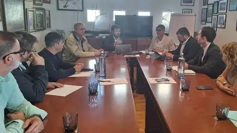La mesa portuaria de Villajoyosa analiza nuevos proyectos para el desarrollo del puerto La mesa portuaria de Villajoyosa analiza nuevos proyectos para el desarrollo del puerto