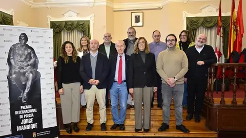 El poeta y psicólogo navarro Santiago Elso Torralba se alza con el IX Premio Internacional de Poesía ‘Jorge Manrique’ .