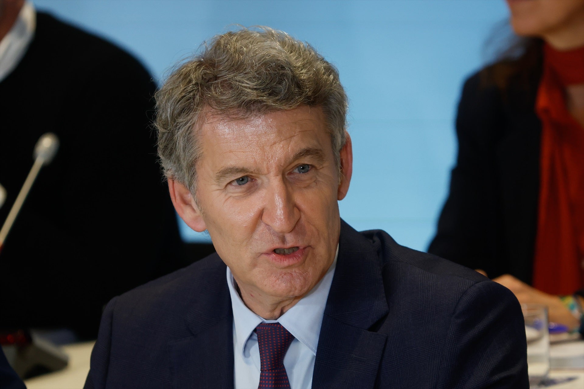 Feijóo respalda la "decisión correcta" de Mazón y carga contra el gobierno central por no declarar la emergencia Feijóo respalda la "decisión correcta" de Mazón y carga contra el gobierno central por no declarar la emergencia