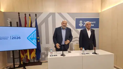 PP y Vox pactan de nuevo los presupuestos de Palma para el 2026 PP y Vox pactan de nuevo los presupuestos de Palma para el 2026. En la imagen, Jaime Martínez (PP), a la izquierda, y Fulgencio Coll (Vox), a la derecha