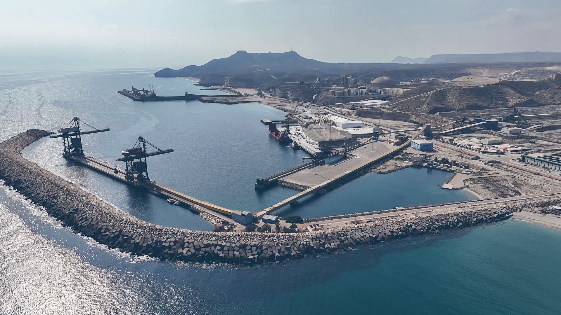La compañía Endesa finaliza su concesión en el Puerto de Carboneras tras el cierre de la central térmica Litoral La compañía Endesa finaliza su concesión en el Puerto de Carboneras tras el cierre de la central térmica Litoral