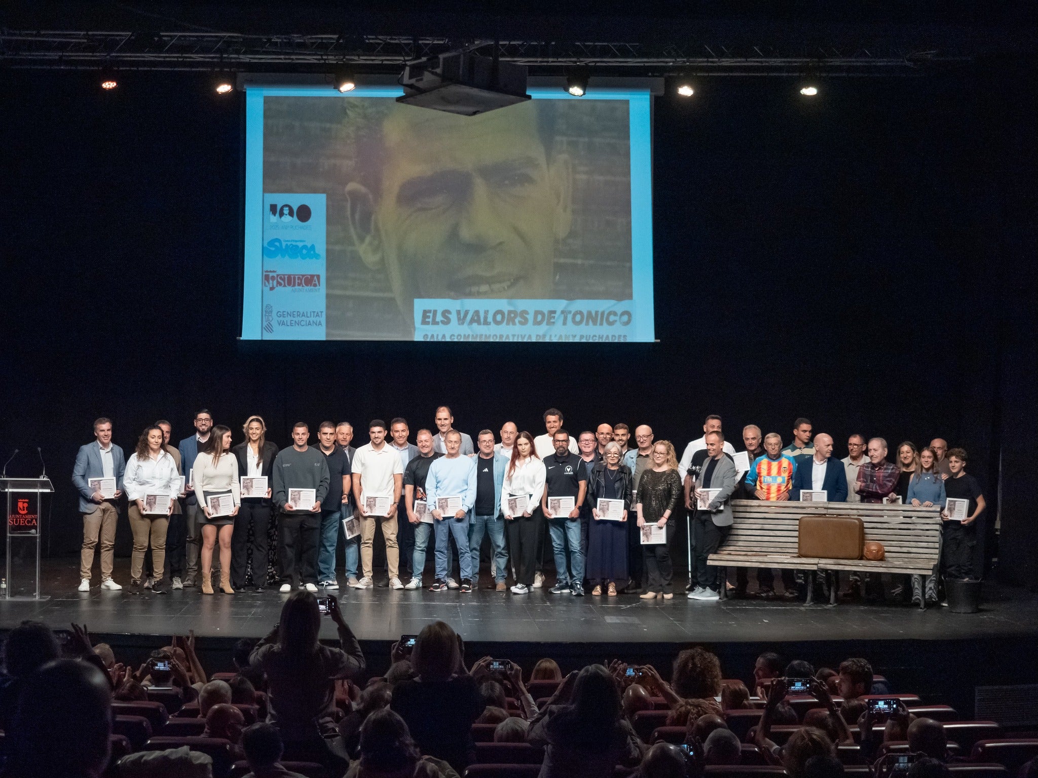 Sueca ensalza los valores del futbolista Antonio Puchades en una gala que reúne al asociacionismo deportivo de la ciudad Sueca ensalza los valores del futbolista Antonio Puchades en una gala que reúne al asociacionismo deportivo de la ciudad