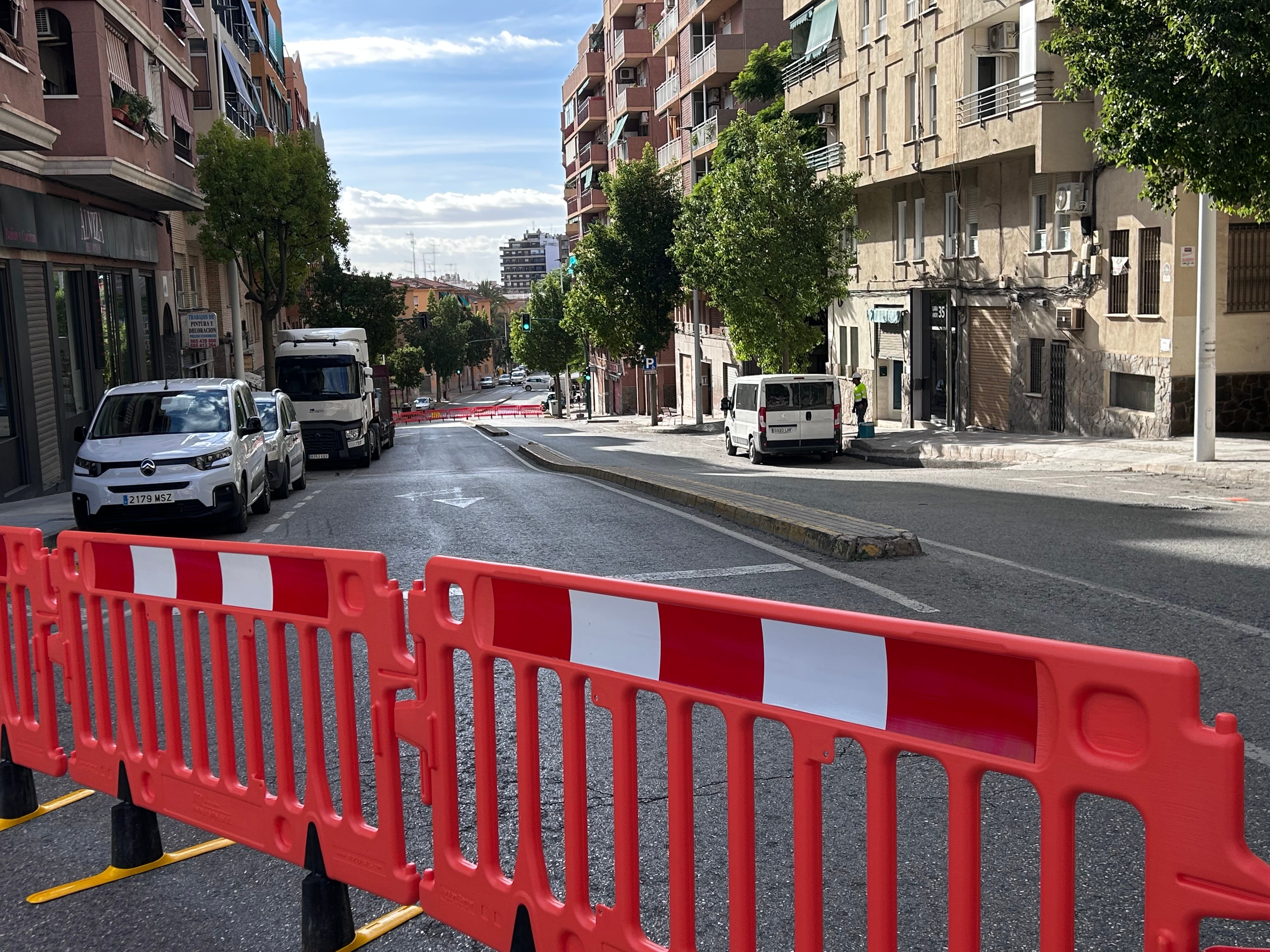 Arrancan en Elche las obras en la calle Clara Campoamor que va a estar cortada al tráfico tres meses Arrancan en Elche las obras en la calle Clara Campoamor que va a estar cortada al tráfico tres meses