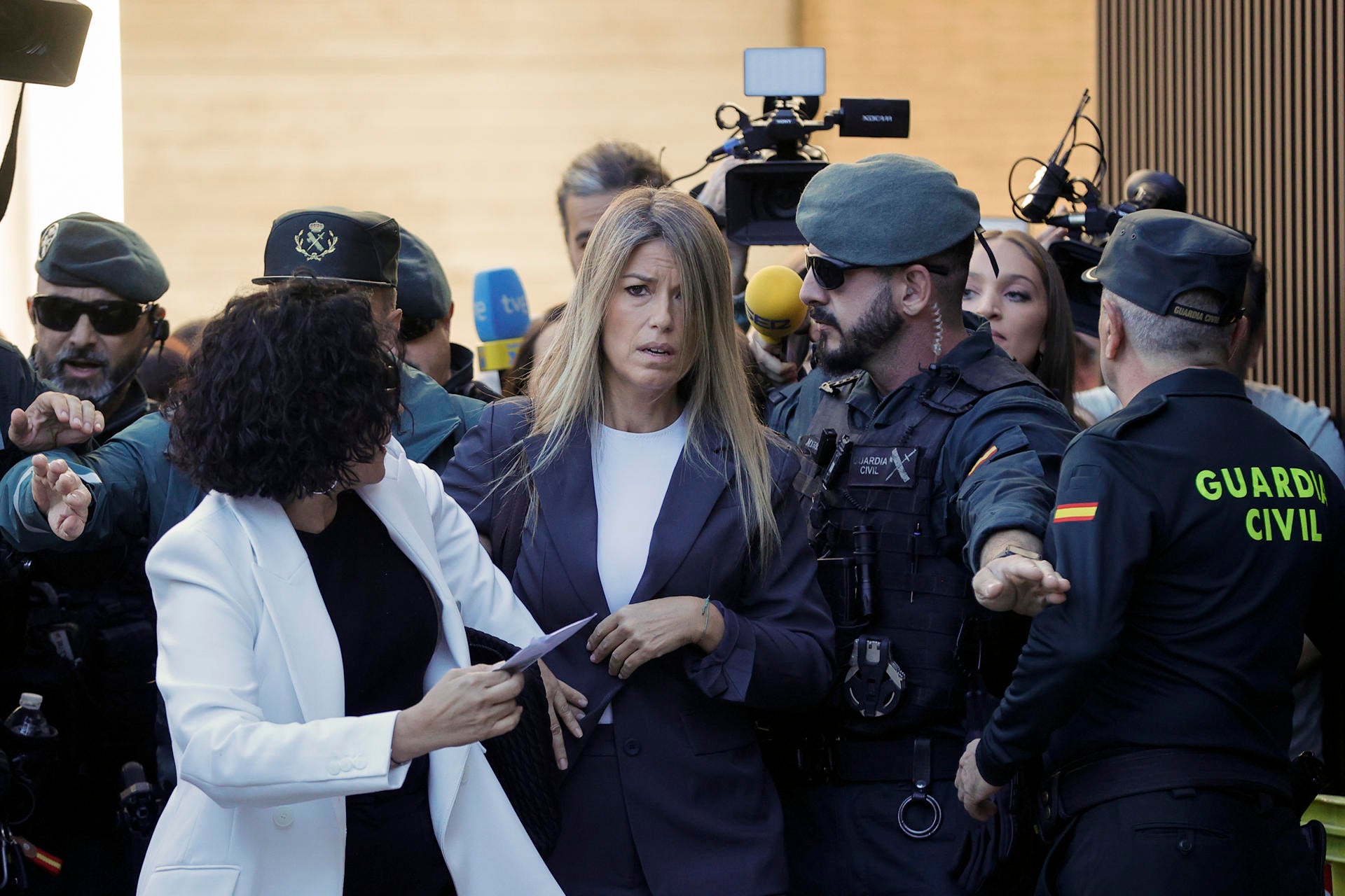 La reconstrucción de Maribel Vilaplana de la comida con Mazón en el Ventorro: vino, cambio de ropa y llamadas La reconstrucción de Maribel Vilaplana de la comida con Mazón en el Ventorro: vino, cambio de ropa y llamadas