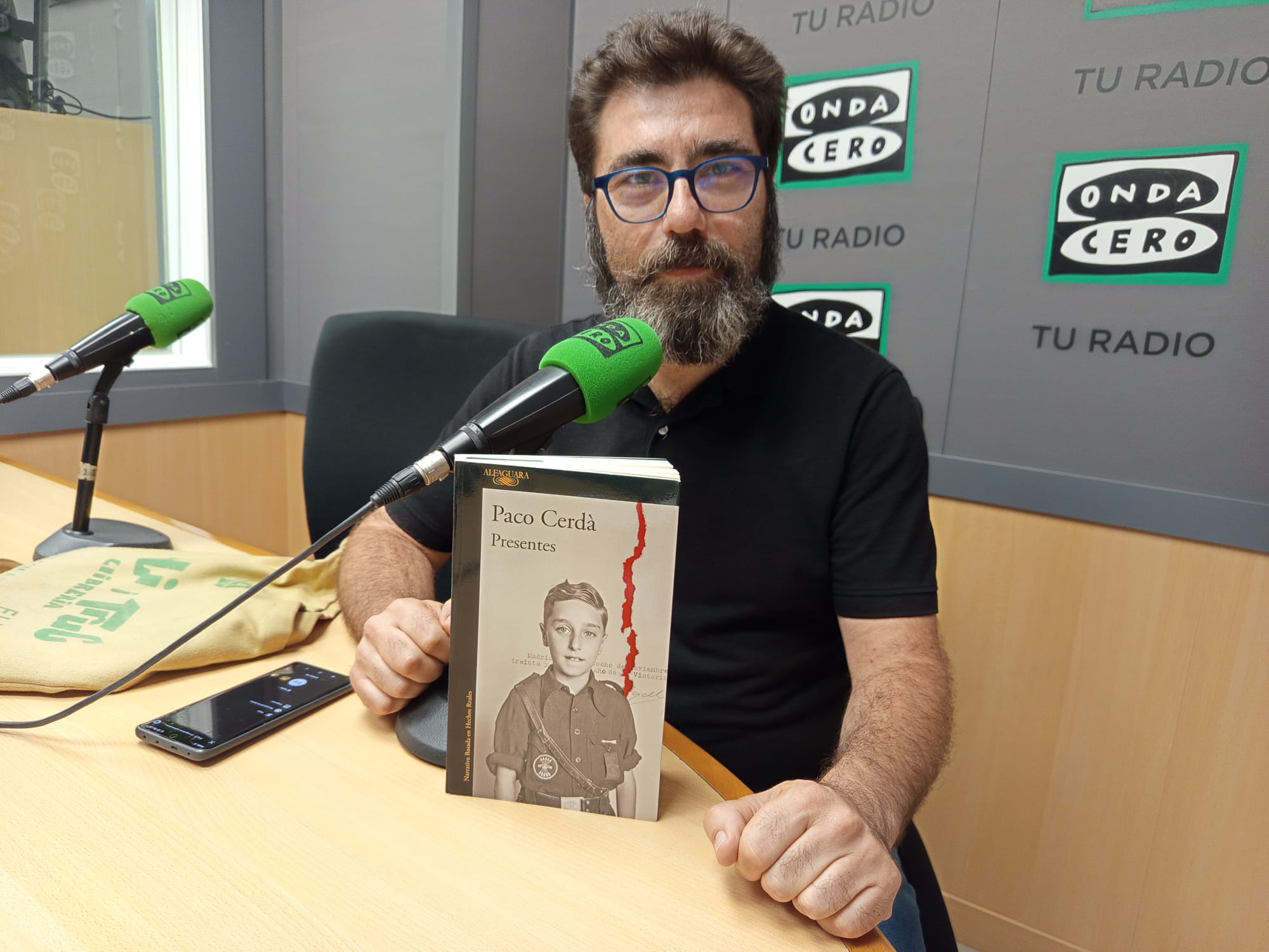 Llibrería Ali i Truc recomienda: 'Presentes', de Paco Cerdá Llibrería Ali i Truc recomienda: 'Presentes', de Paco Cerdá
