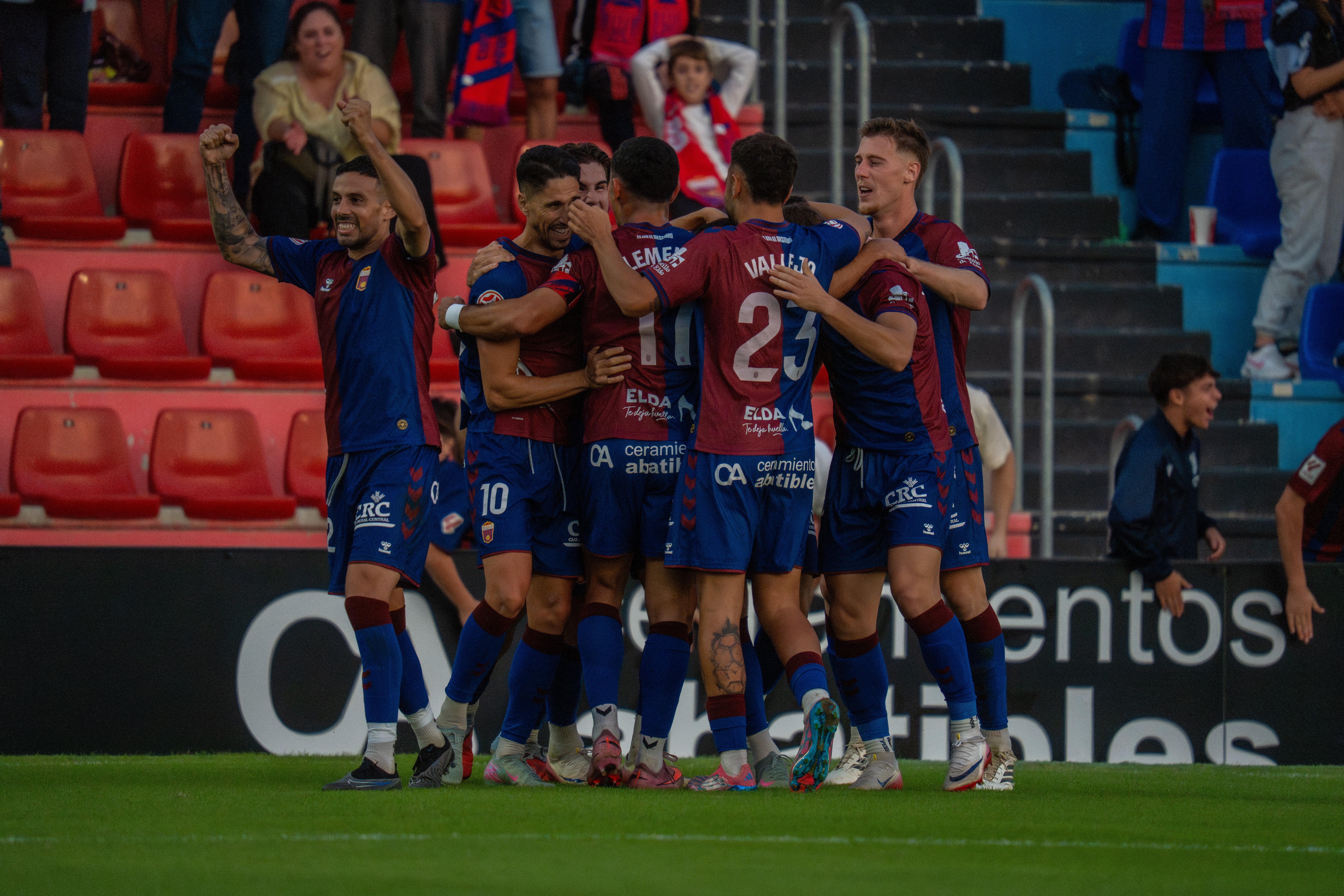 El Eldense ya acecha el playoff con un Claudio Barragán cada vez menos 'provisional' El Eldense ya acecha el playoff con un Claudio Barragán cada vez menos 'provisional'