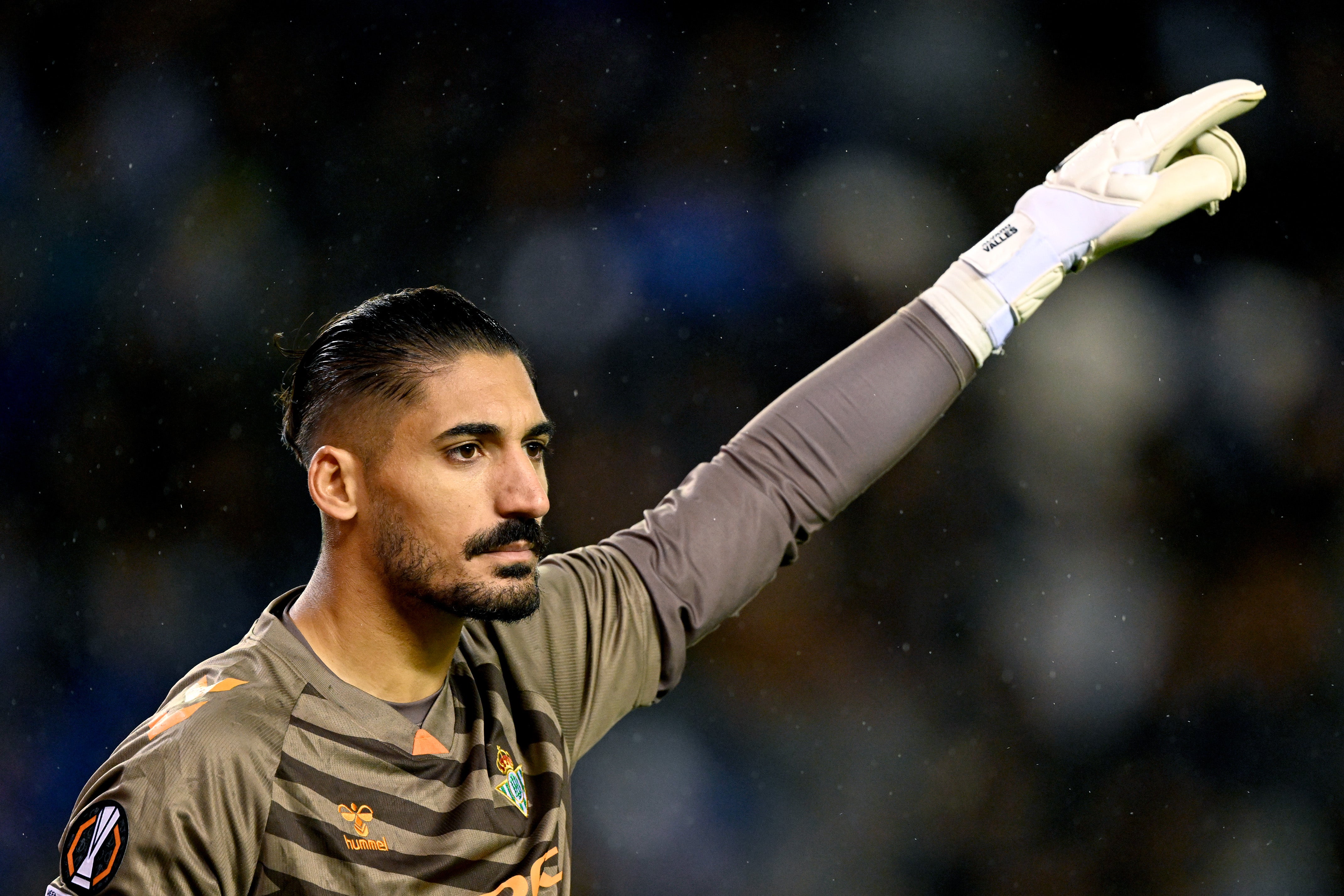 Álvaro Valles: "Me mereció la pena volver, en el Betis somos una familia" Álvaro Valles: "Me mereció la pena volver, en el Betis somos una familia"