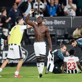 Marc-Olivier Doué, tras marcar el gol de la victoria del Castellón frente al Málaga Marc-Olivier Doué, tras marcar el gol de la victoria del Castellón frente al Málaga