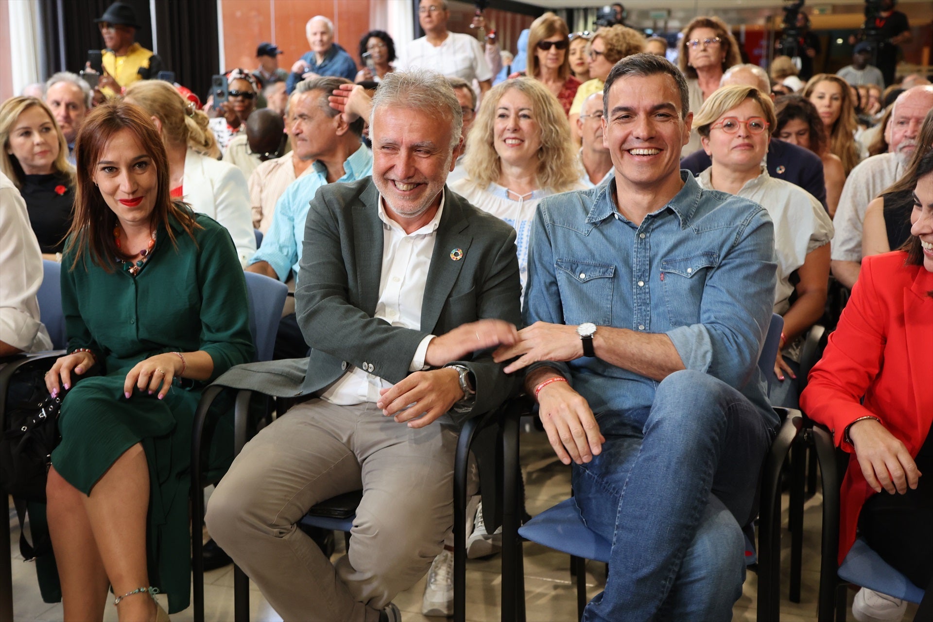 La defensa que Sánchez hizo de Ángel Víctor Torres: "Tratan de difamarlo con mentiras y bulos" La defensa que Sánchez hizo de Ángel Víctor Torres: "Tratan de difamarlo con mentiras y bulos"