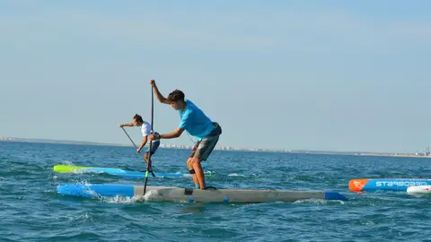 El santapolero Sergio Cantoral, en una competición de SUP. El santapolero Sergio Cantoral, en una competición de SUP.
