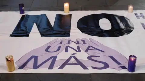 Imagen de archivo de una concentración para condenar un asesinato machista Imagen de archivo de una concentración para condenar un asesinato machista