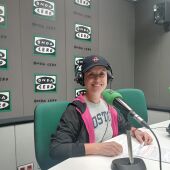 La artista vila-realense, Ana Vernia, en los estudios de Onda Cero Vila-real. 