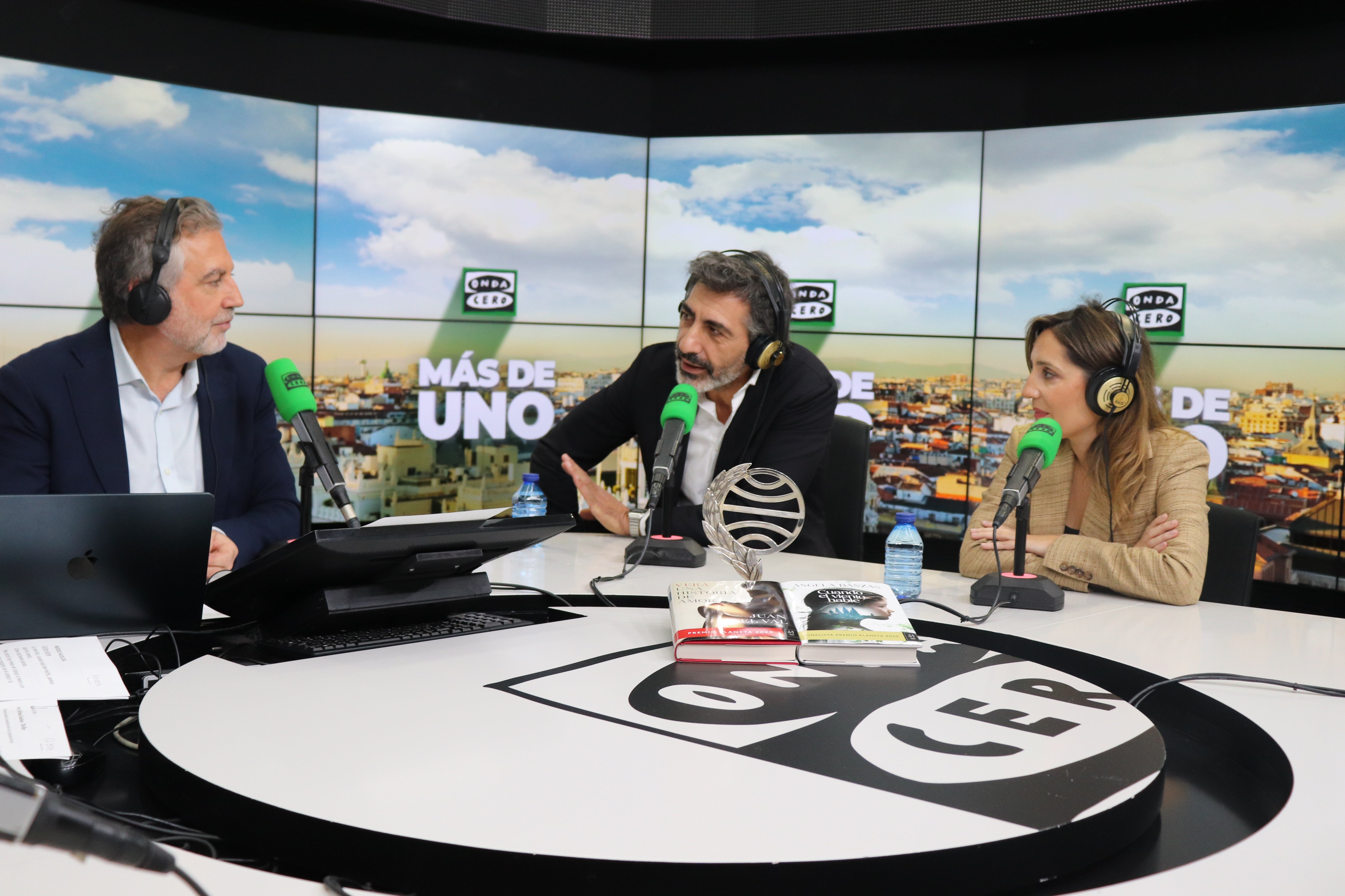 Juan del Val, ganador del premio Planeta con 'Vera, una historia de amor': "Escribir es algo que llevaré toda la vida" Juan del Val, ganador del premio Planeta con 'Vera, una historia de amor': "Escribir es algo que llevaré toda la vida"