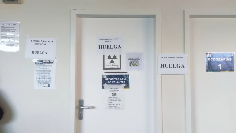 Carteles informativos sobre la huelga de técnicos superiores sanitarios Carteles informativos sobre la huelga de técnicos superiores sanitarios