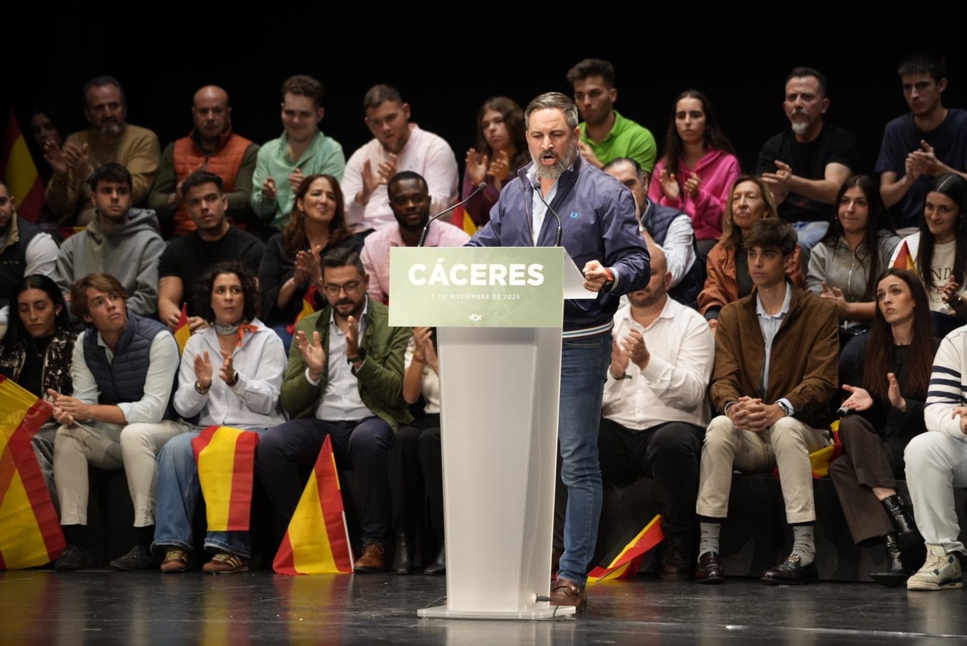 Abascal prevé "excelentes resultados" en Extremadura y critica en Cáceres que Guardiola quiere pactar con todos menos con Vox Abascal prevé "excelentes resultados" en Extremadura y critica en Cáceres que Guardiola quiere pactar con todos menos con Vox