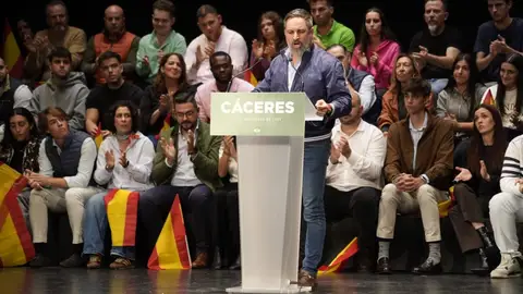 Abascal prevé "excelentes resultados" en Extremadura y critica en Cáceres que Guardiola quiere pactar con todos menos con Vox Abascal prevé "excelentes resultados" en Extremadura y critica en Cáceres que Guardiola quiere pactar con todos menos con Vox