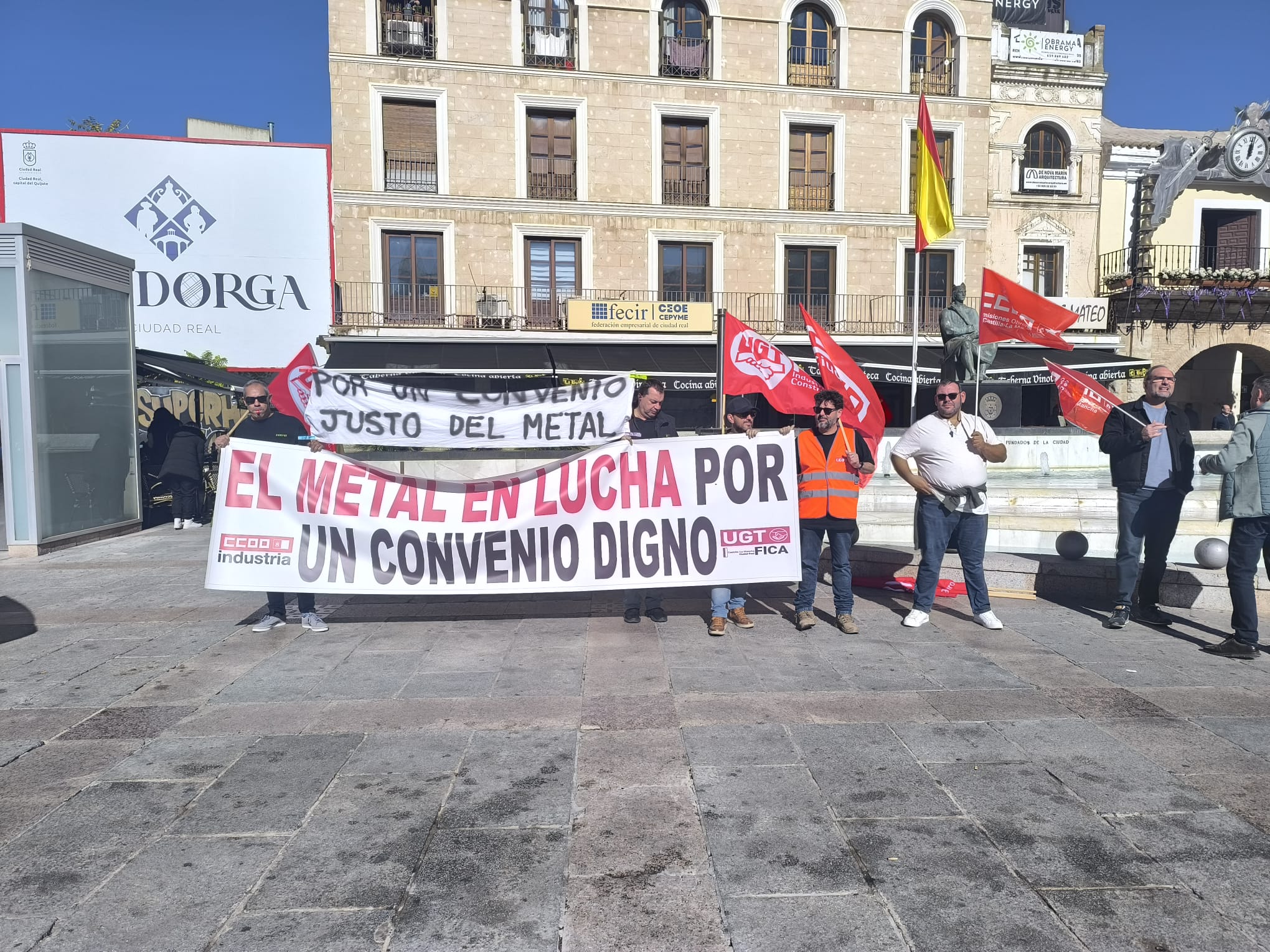 Seguimiento "total" en la segunda jornada de huelga del metal con carga policial por disturbios en Puertollano Seguimiento "total" en la segunda jornada de huelga del metal con carga policial por disturbios en Puertollano