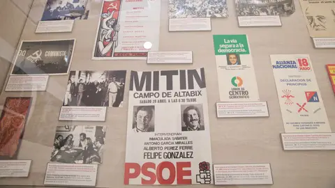 Carteles y folletos políticos en los primeros tiempos de la Transición Carteles y folletos políticos en los primeros tiempos de la Transición