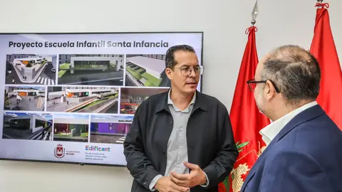 Rubén Alfaro, alcalde de Elda, tras la comparecencia en la que se ha confirmado la aprobación del proyecto de la escuela infantil ‘Santa Infancia’. Rubén Alfaro, alcalde de Elda, tras la comparecencia en la que se ha confirmado la aprobación del proyecto de la escuela infantil ‘Santa Infancia’.