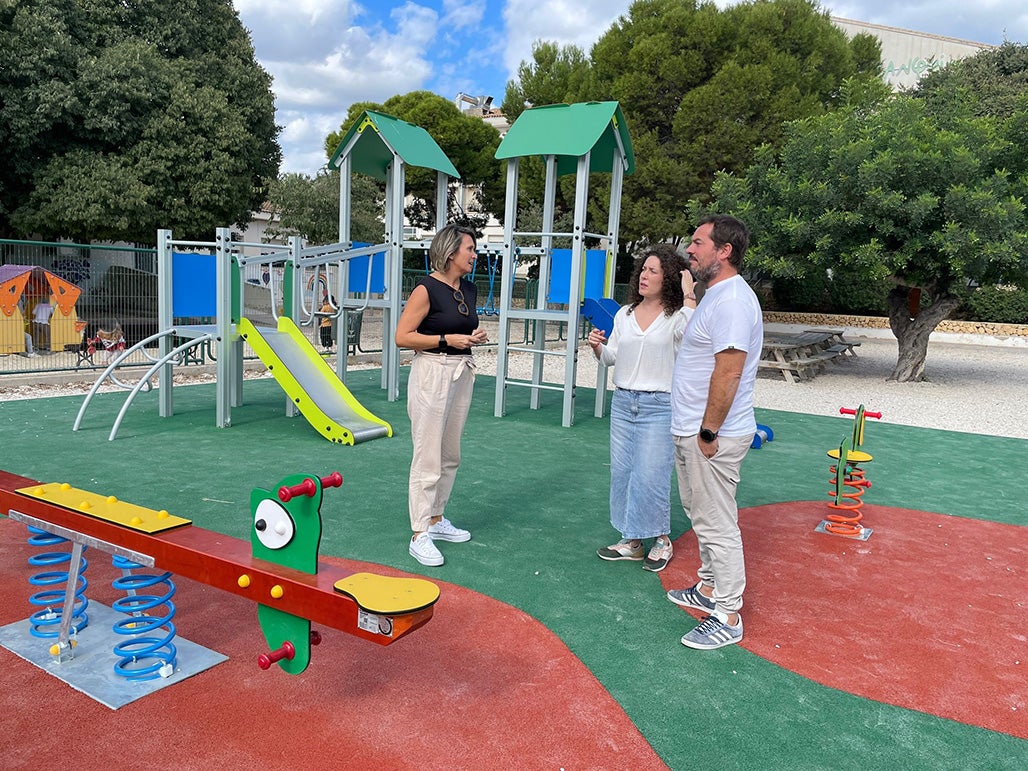 Altea renueva el parque infantil del CEIP El Blanquinal para mejorar la seguridad Altea renueva el parque infantil del CEIP El Blanquinal para mejorar la seguridad
